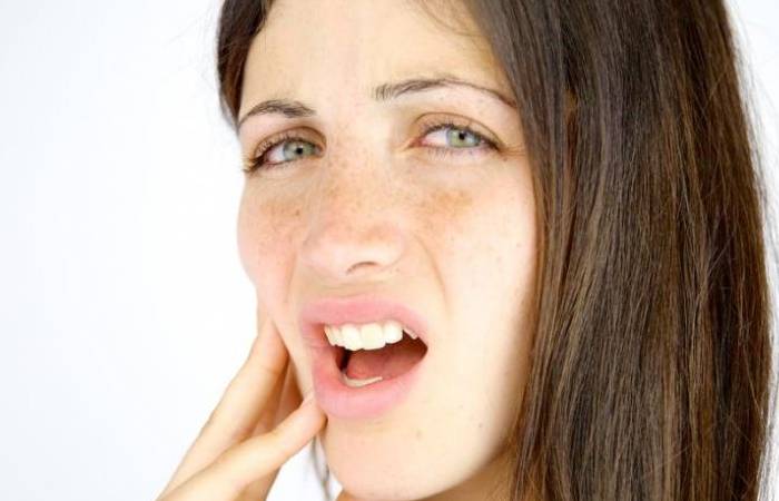 How to Treat a Causes of Bump on Roof of Mouth