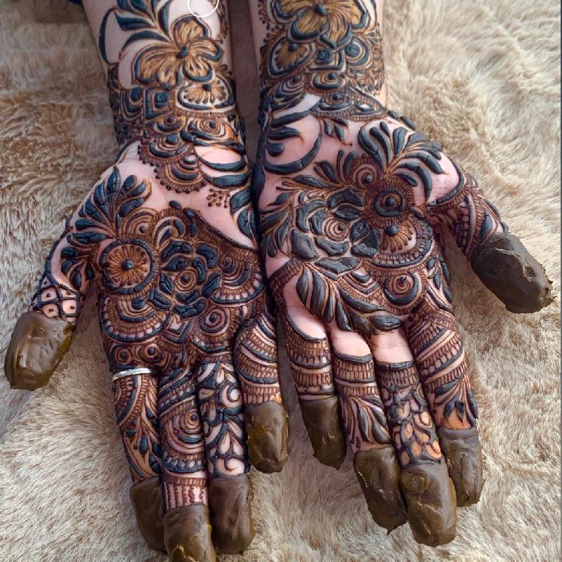 Instagram Stylish Front Hand Mehndi Design