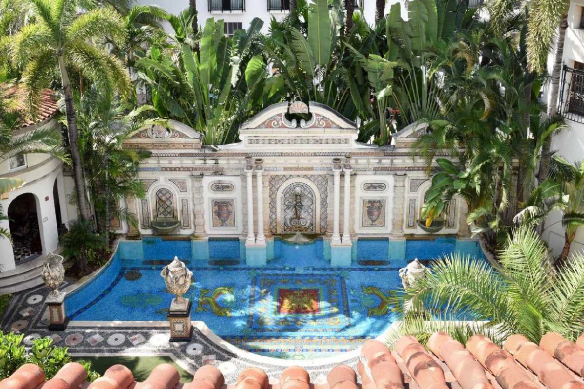 Gianni's At The Former Versace Mansion Photos